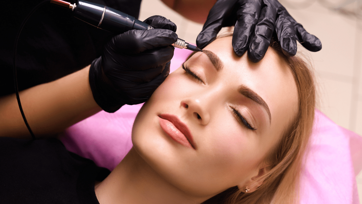 Du wirst nie wieder über Make-up nachdenken müssen: Entdecke die Welt des Permanent Make-ups!