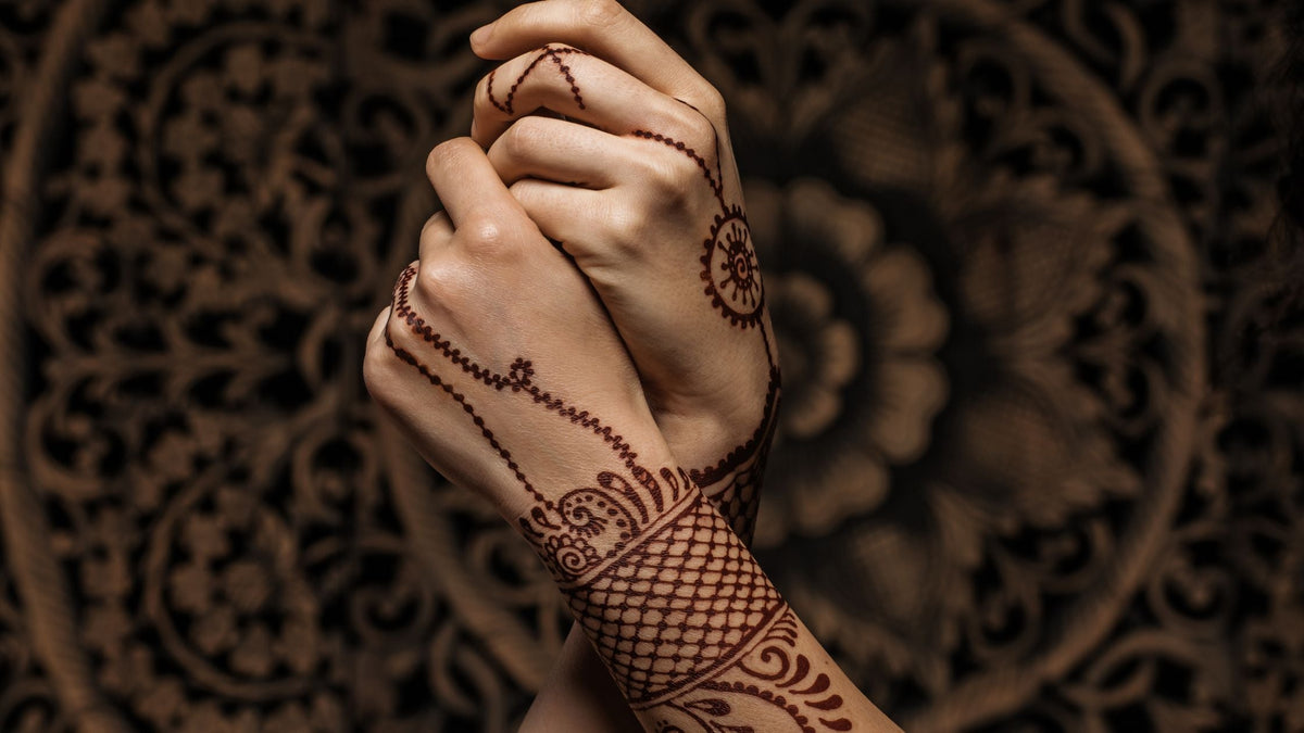 Erhalte professionelle Henna Tattoos mit der besten Henna-Tattoofarbe!