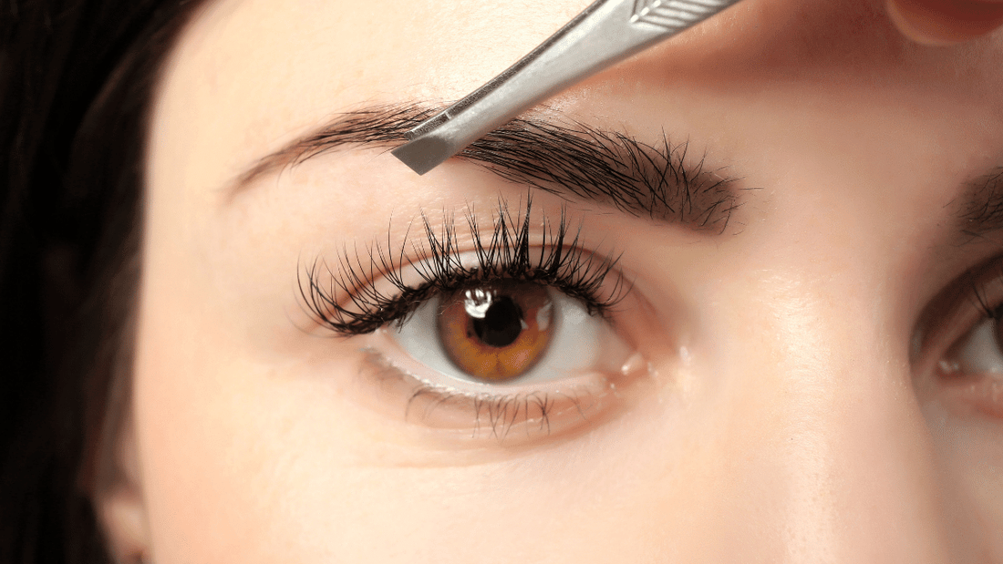 Augenbrauen zupfen – Anleitung & Produkttest