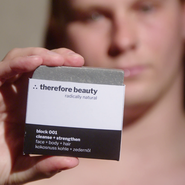 block 001 — klärende Pflegeseife mit Aktivkohle & Zedernöl | 3‑in‑1 für Gesicht, Körper & Haare